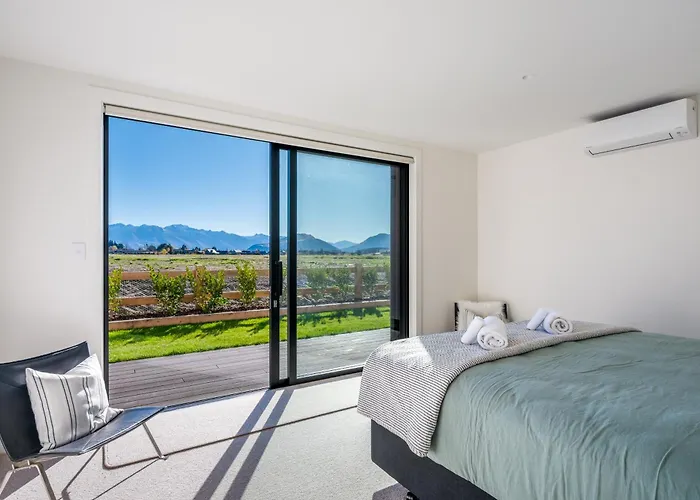 Brand New On Rubus * Wanaka