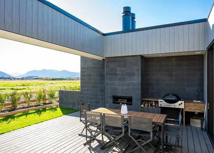 Brand New On Rubus * Wanaka